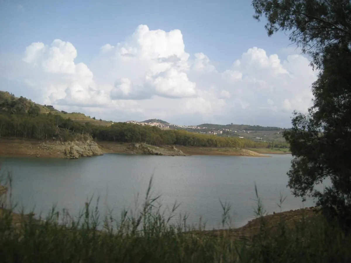 Bed & Breakfast Oasi Del Lago Regalbuto Italy