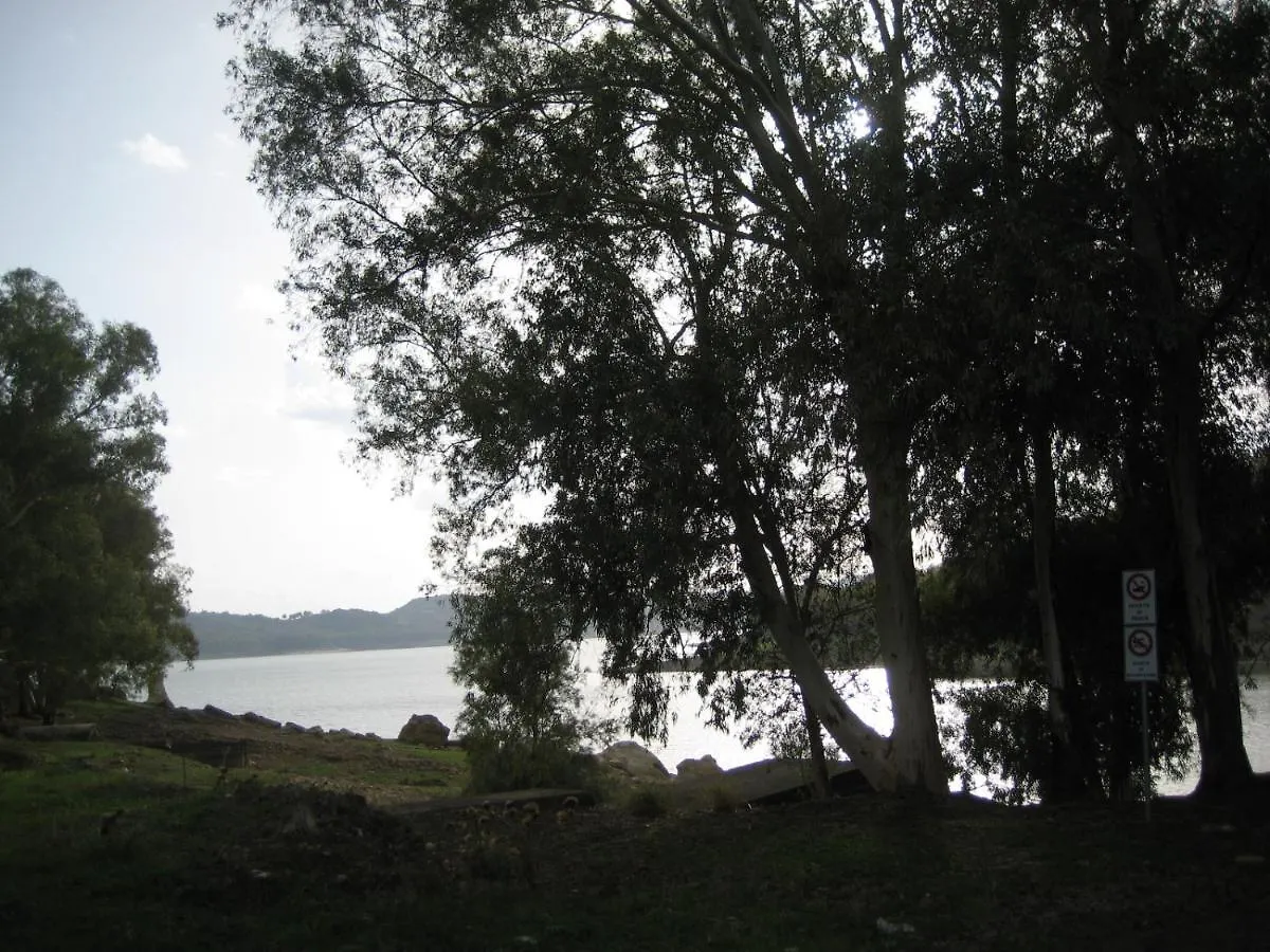 Oasi Del Lago Regalbuto Bed & Breakfast